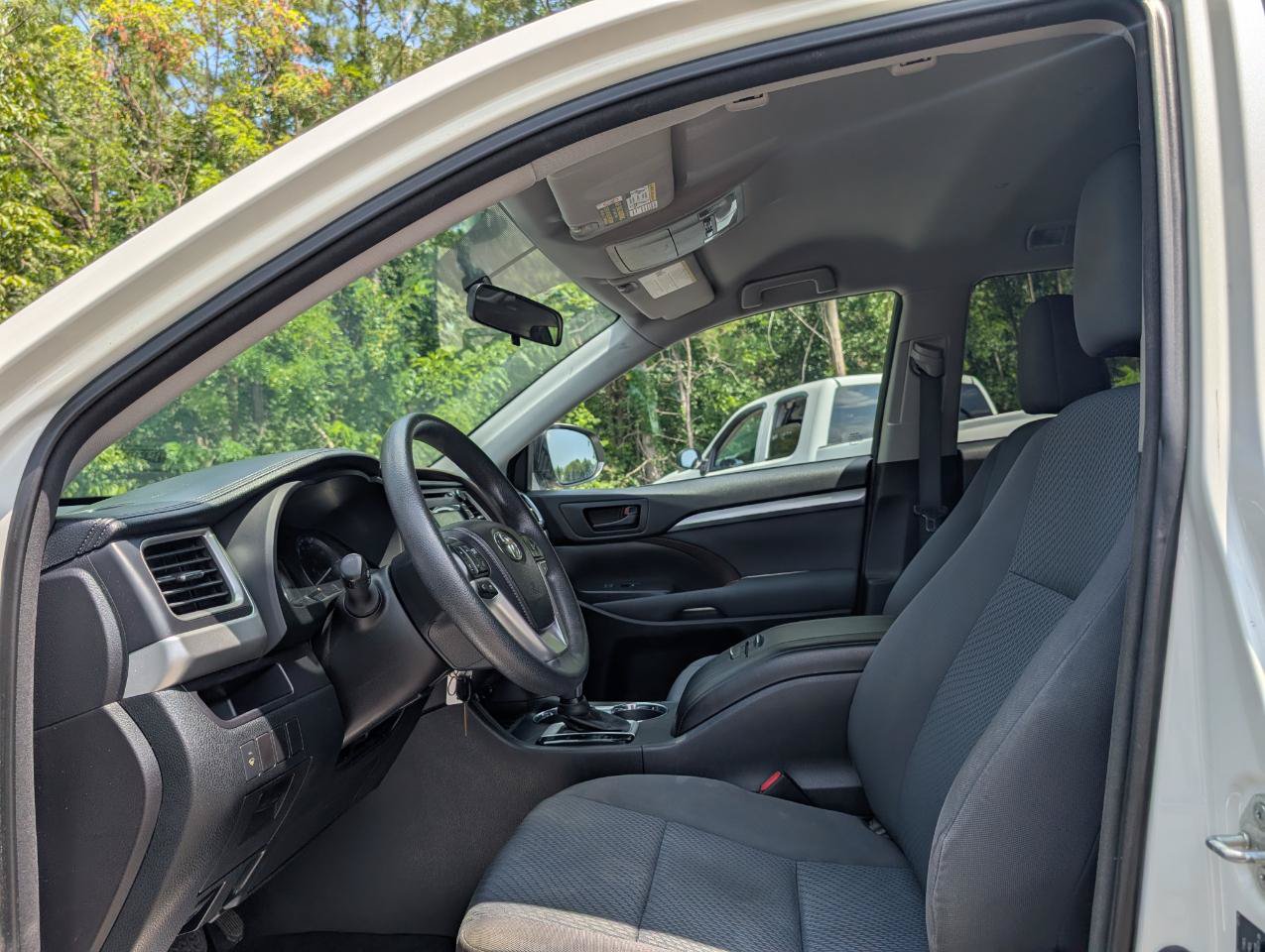 Used 2014 Toyota Highlander LE FWD image 13