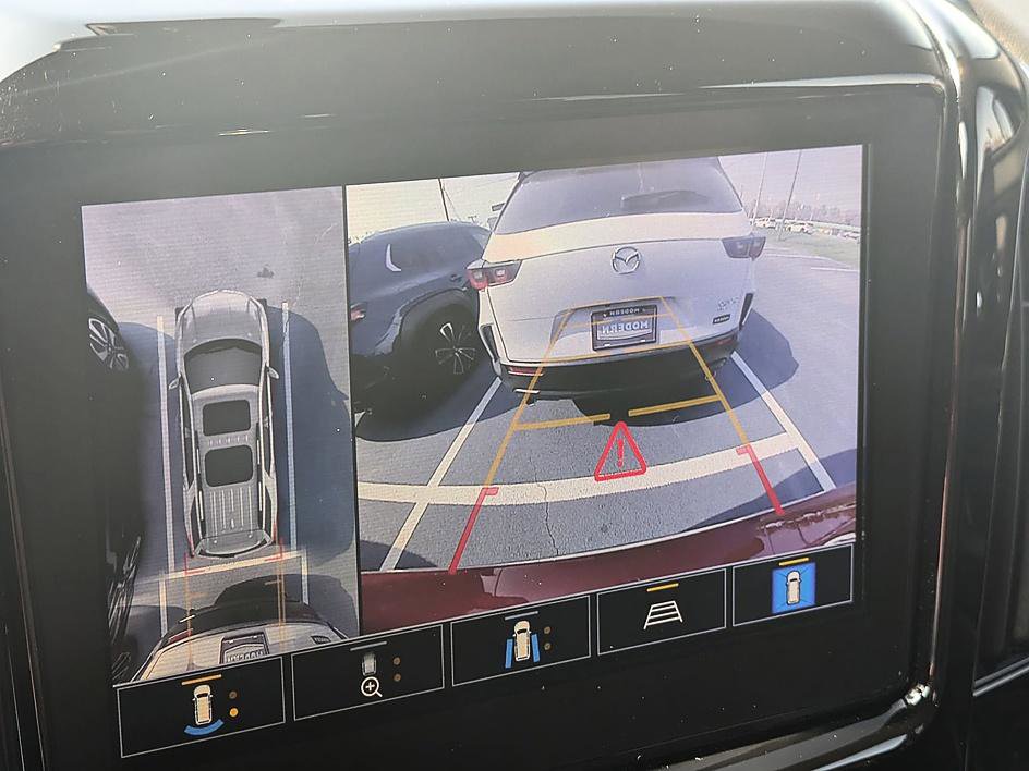 Used 2023 Chevrolet Traverse RS image 24