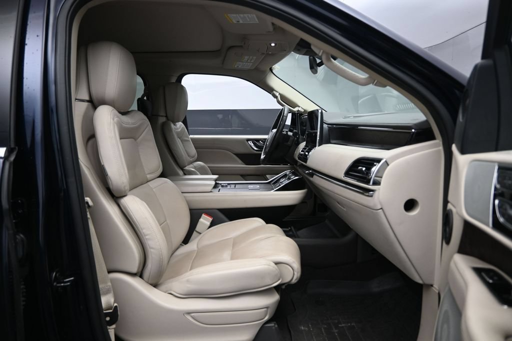 Used 2021 Lincoln Navigator L Reserve w/ Luxury Package AWD/4WD image 20
