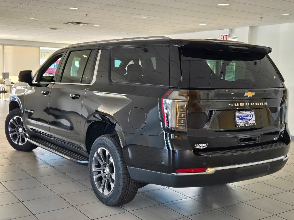New 2026 Chevrolet Suburban LT w/ Comfort Package AWD/4WD image 17