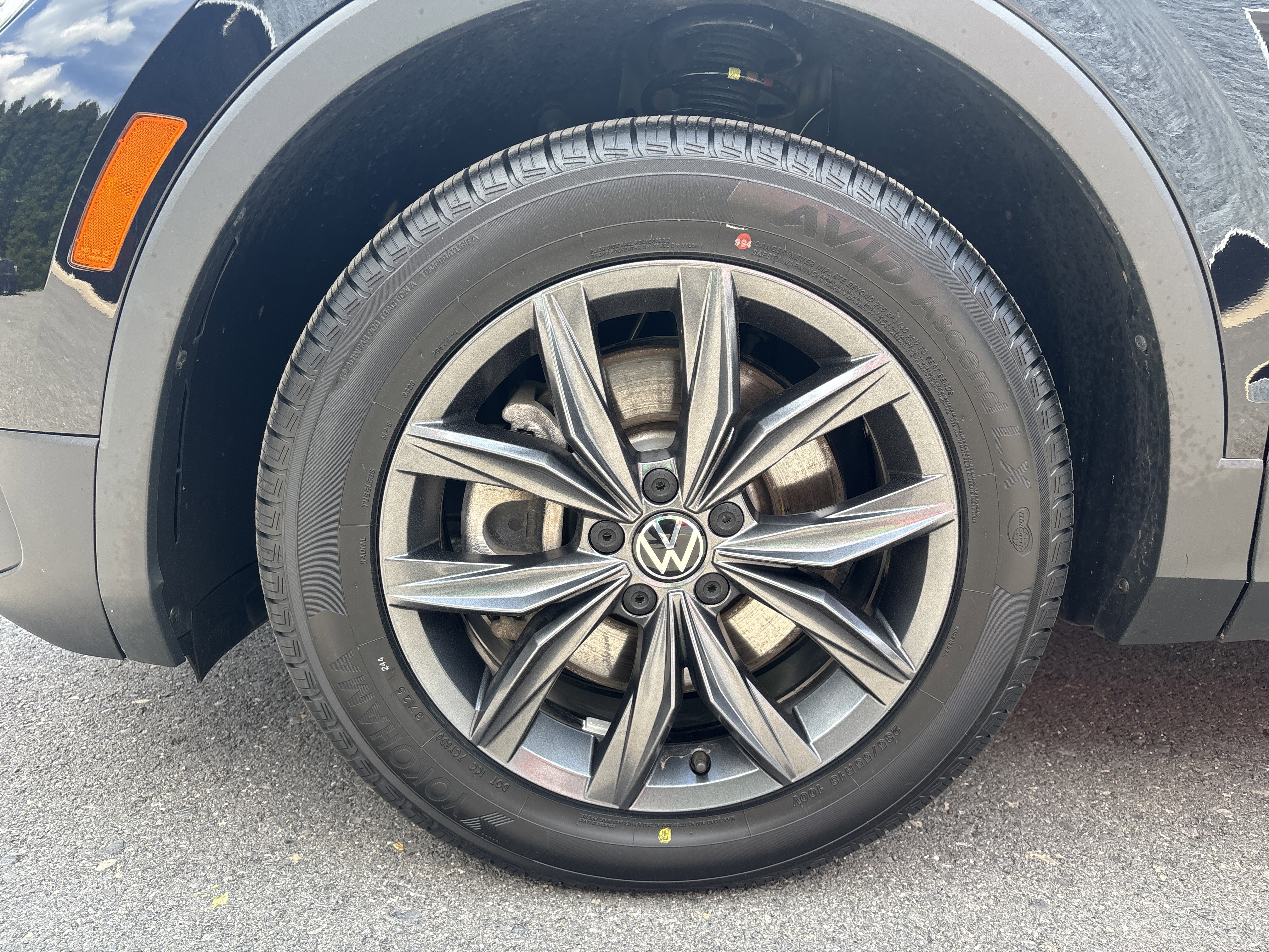 Used 2022 Volkswagen Tiguan SE AWD/4WD image 11