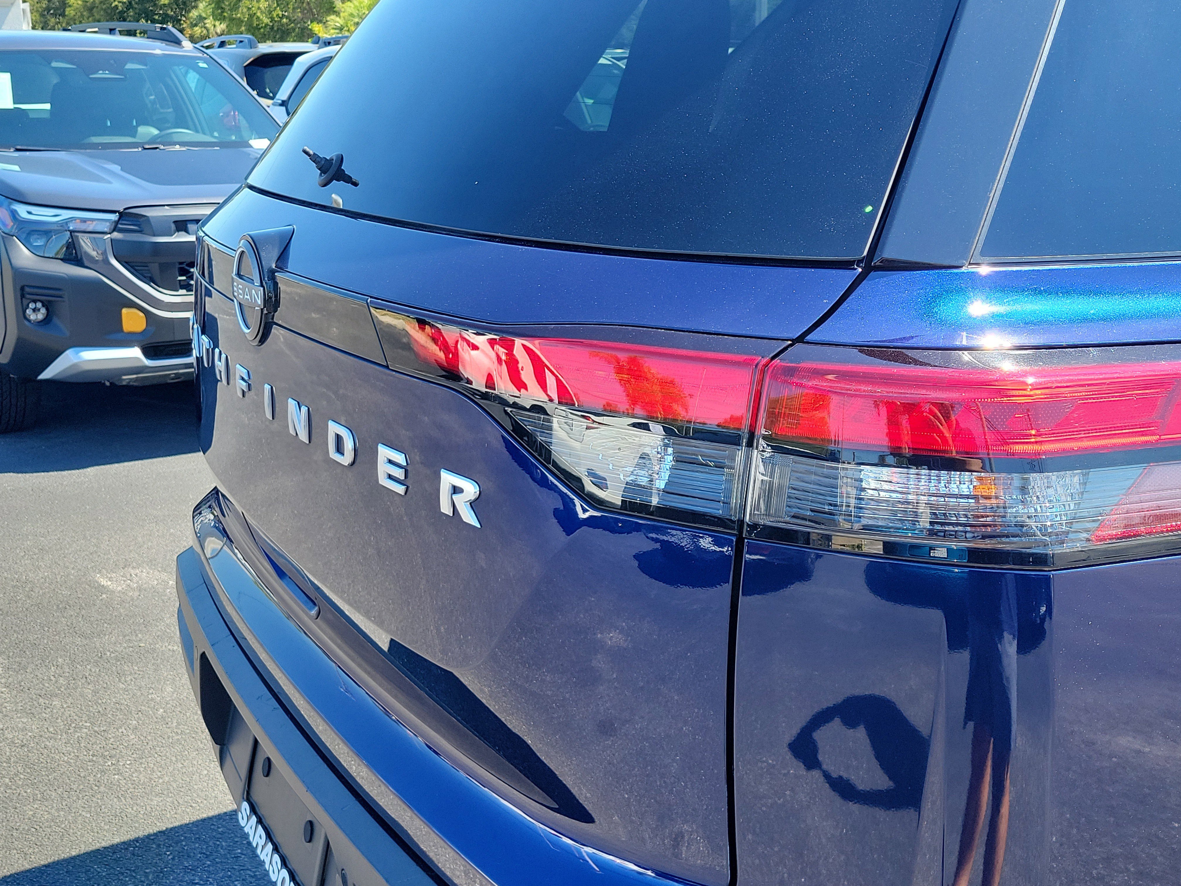Used 2022 Nissan Pathfinder S FWD image 11