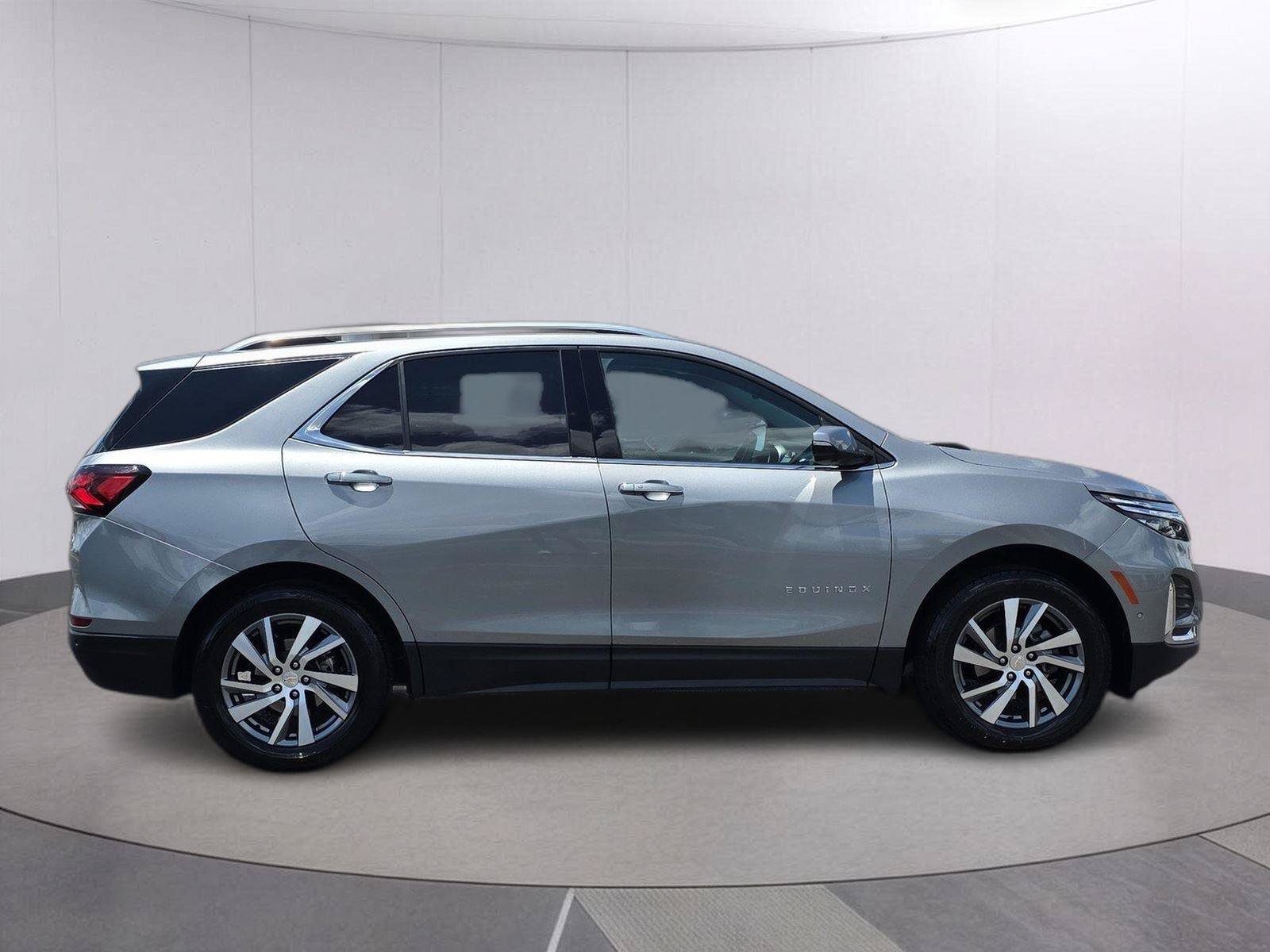 Used 2023 Chevrolet Equinox Premier AWD/4WD image 4