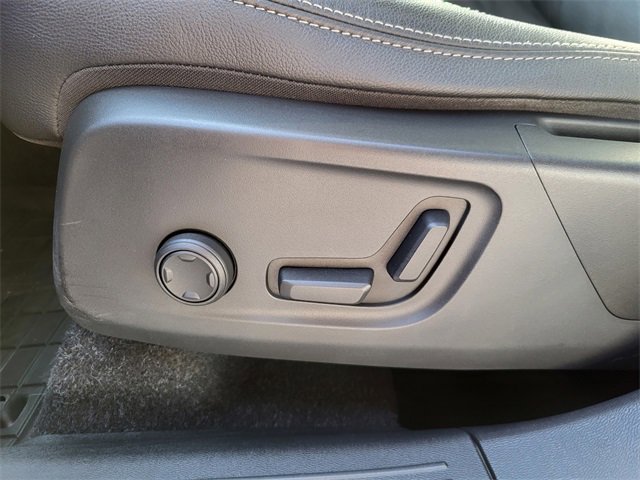 Used 2019 Volvo XC40 T5 Momentum image 13