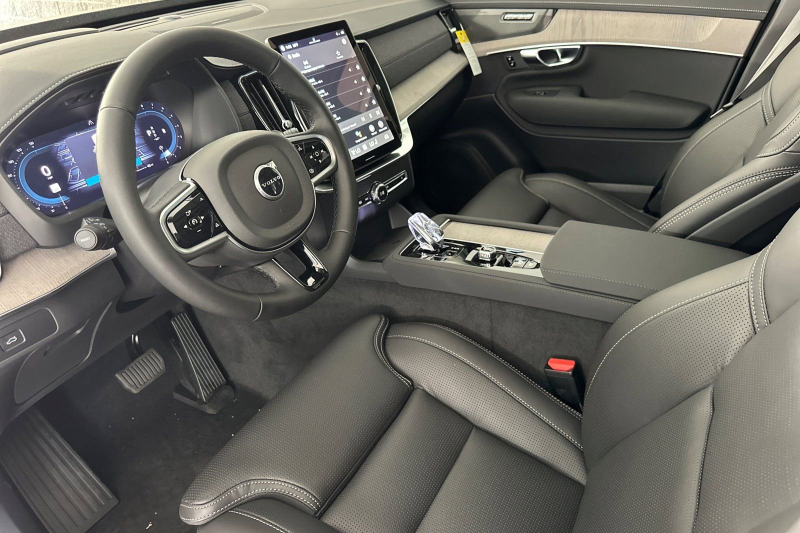 New 2025 Volvo XC90 B6 Ultra w/ Protection Package Premier AWD/4WD image 9