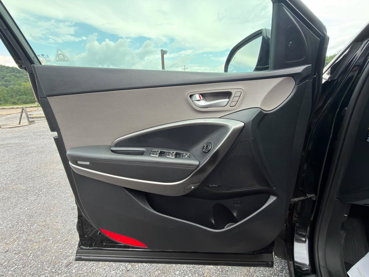 Used 2017 Hyundai Santa Fe Limited FWD image 23
