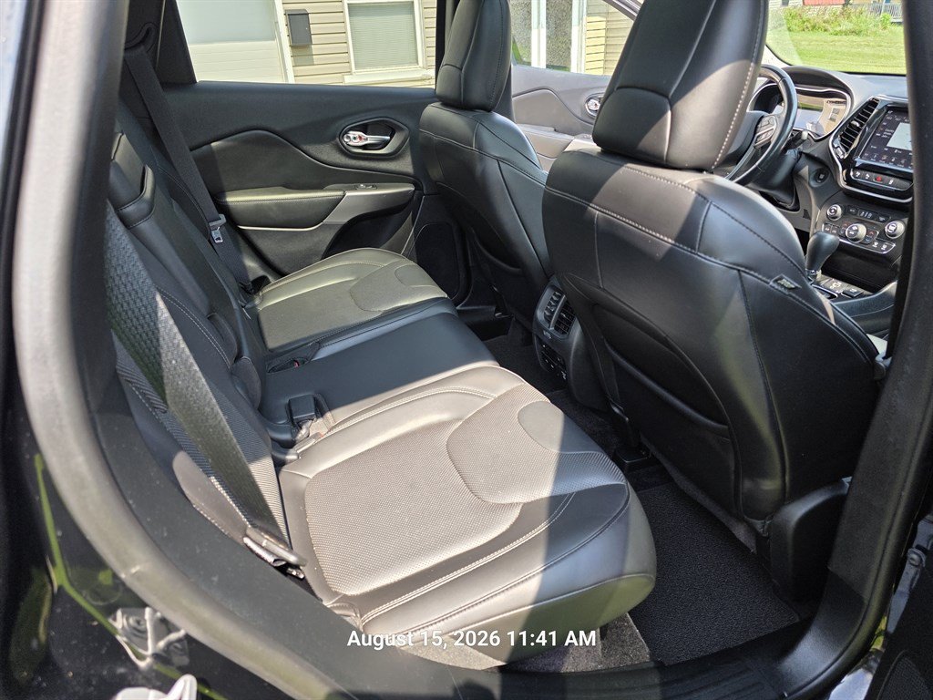 Used 2019 Jeep Cherokee Overland w/ Technology Group AWD/4WD image 13