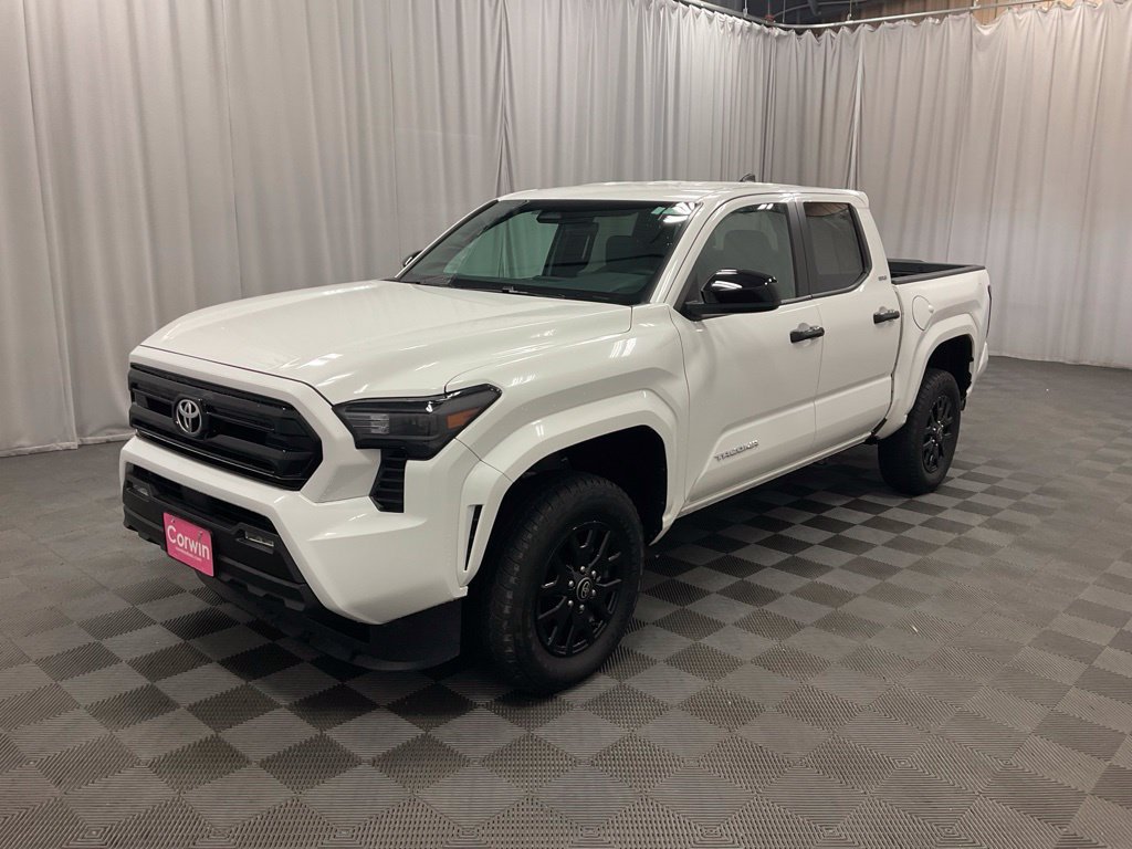 Used 2025 Toyota Tacoma SR5 AWD/4WD image 2