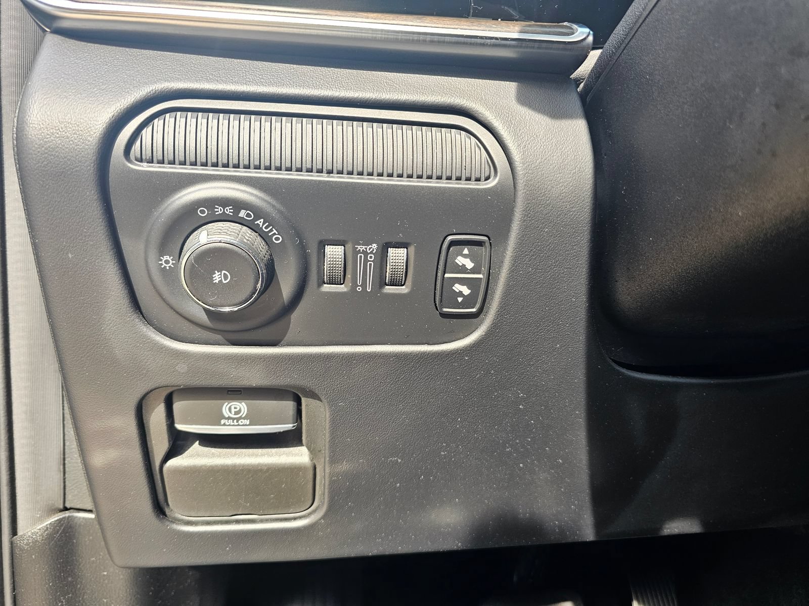 Used 2023 Jeep Grand Wagoneer Series II AWD/4WD image 17