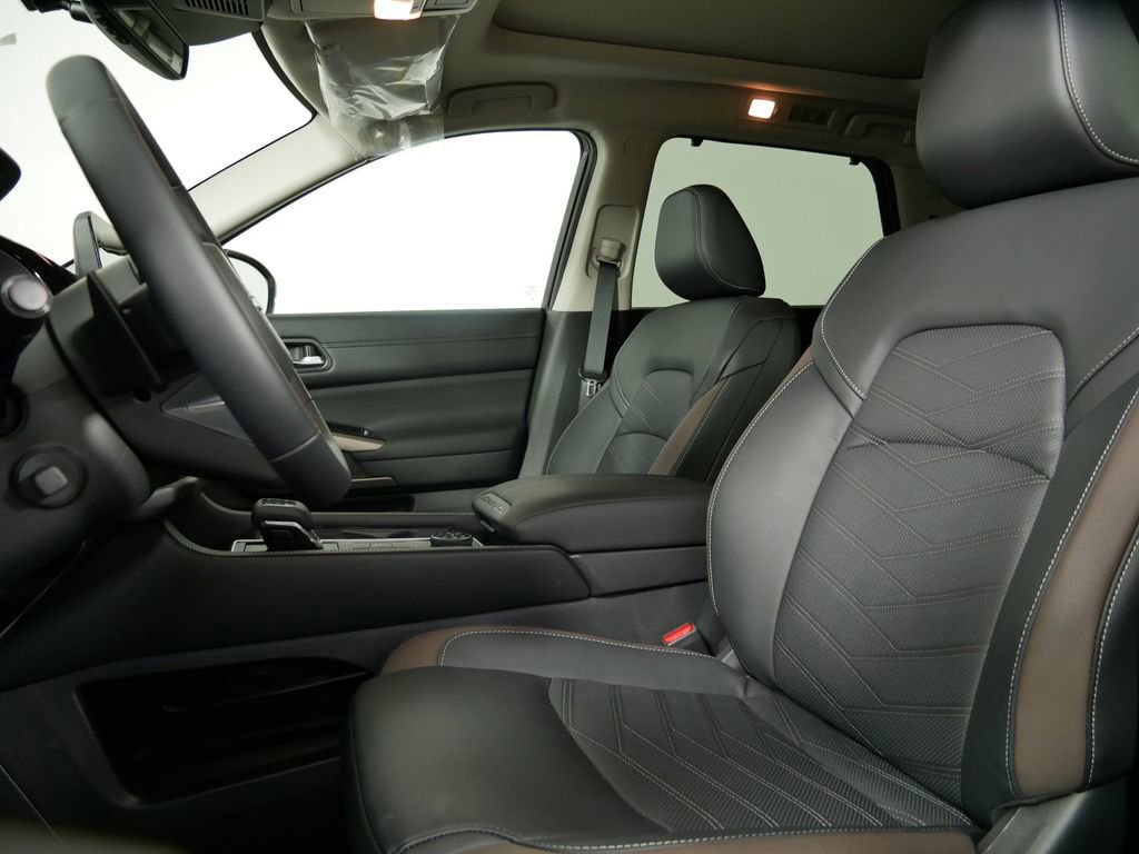 New 2025 Nissan Pathfinder Platinum image 15