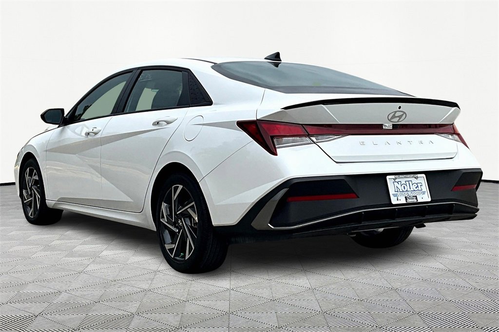 Certified 2025 Hyundai Elantra Sport image 13