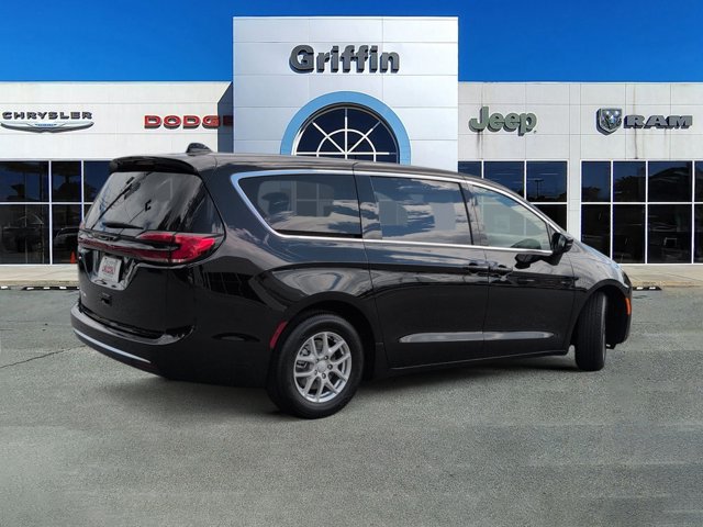 New 2027 Chrysler Pacifica Select FWD image 4