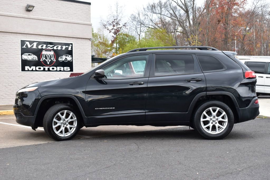 Used 2016 Jeep Cherokee Sport image 3