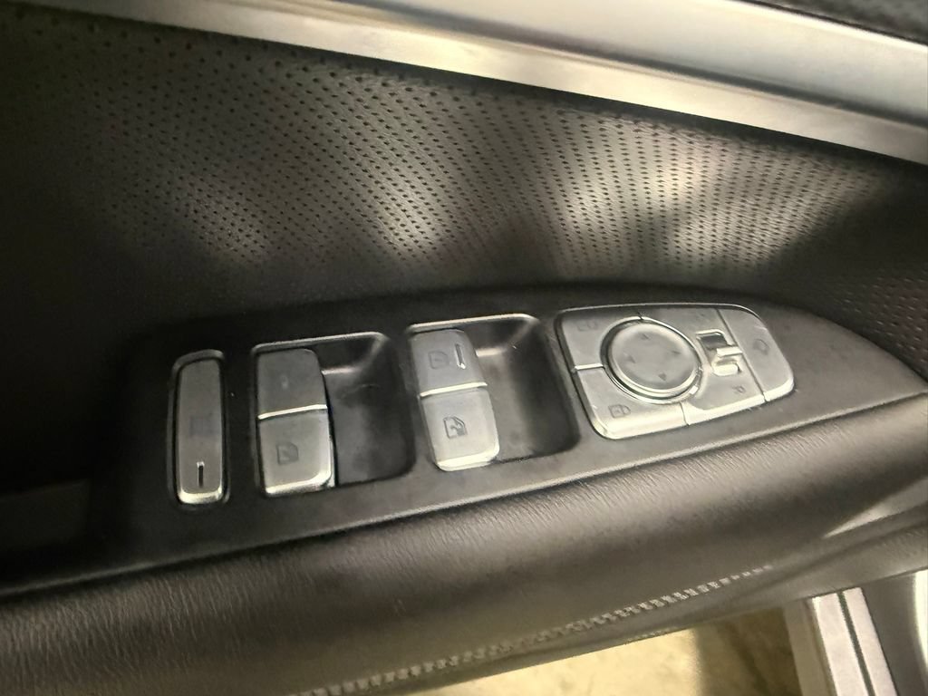 Used 2023 Genesis G70 3.3T AWD/4WD image 24
