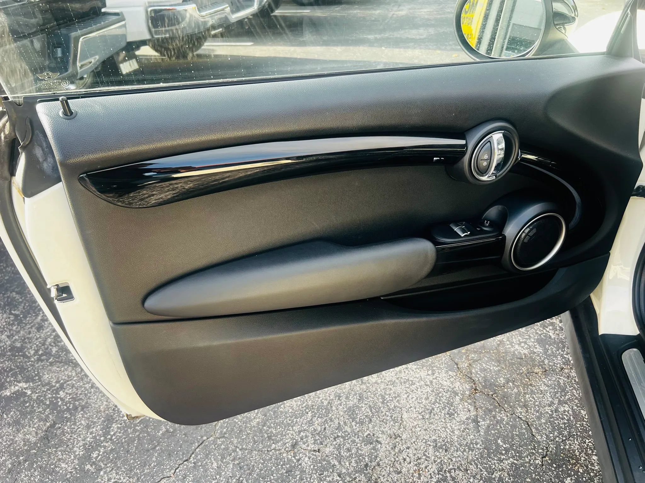 Used 2015 MINI Cooper S w/ Park Assistant Package FWD image 15