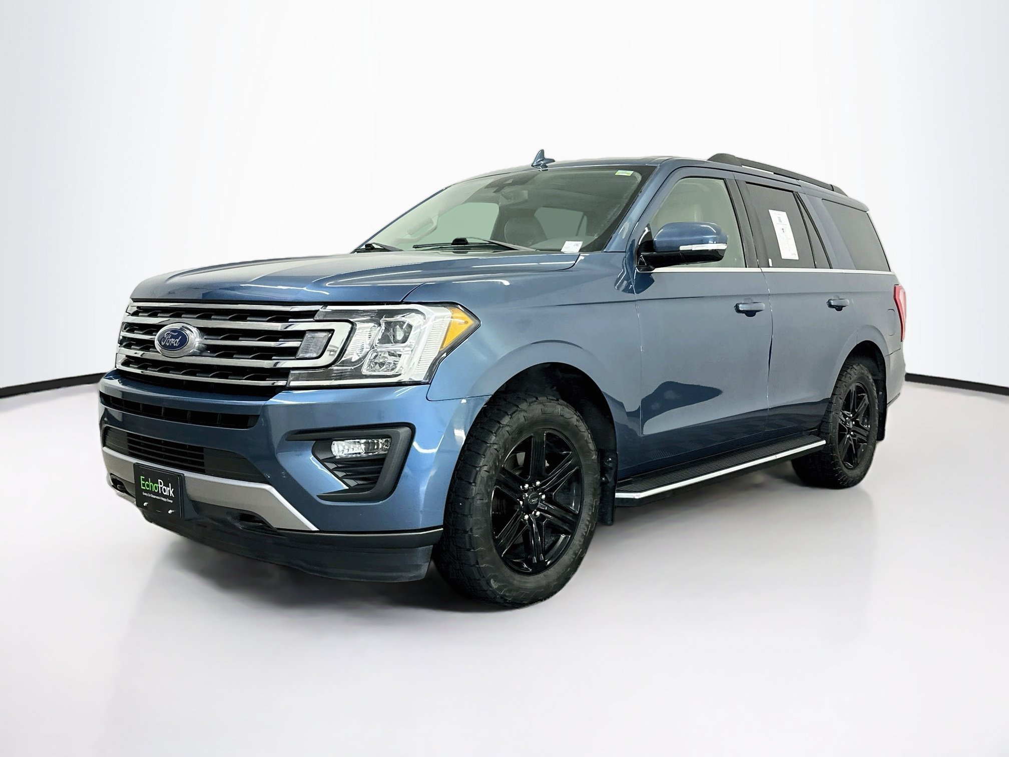 Used 2020 Ford Expedition XLT w/ Equipment Group 202A AWD/4WD image 3