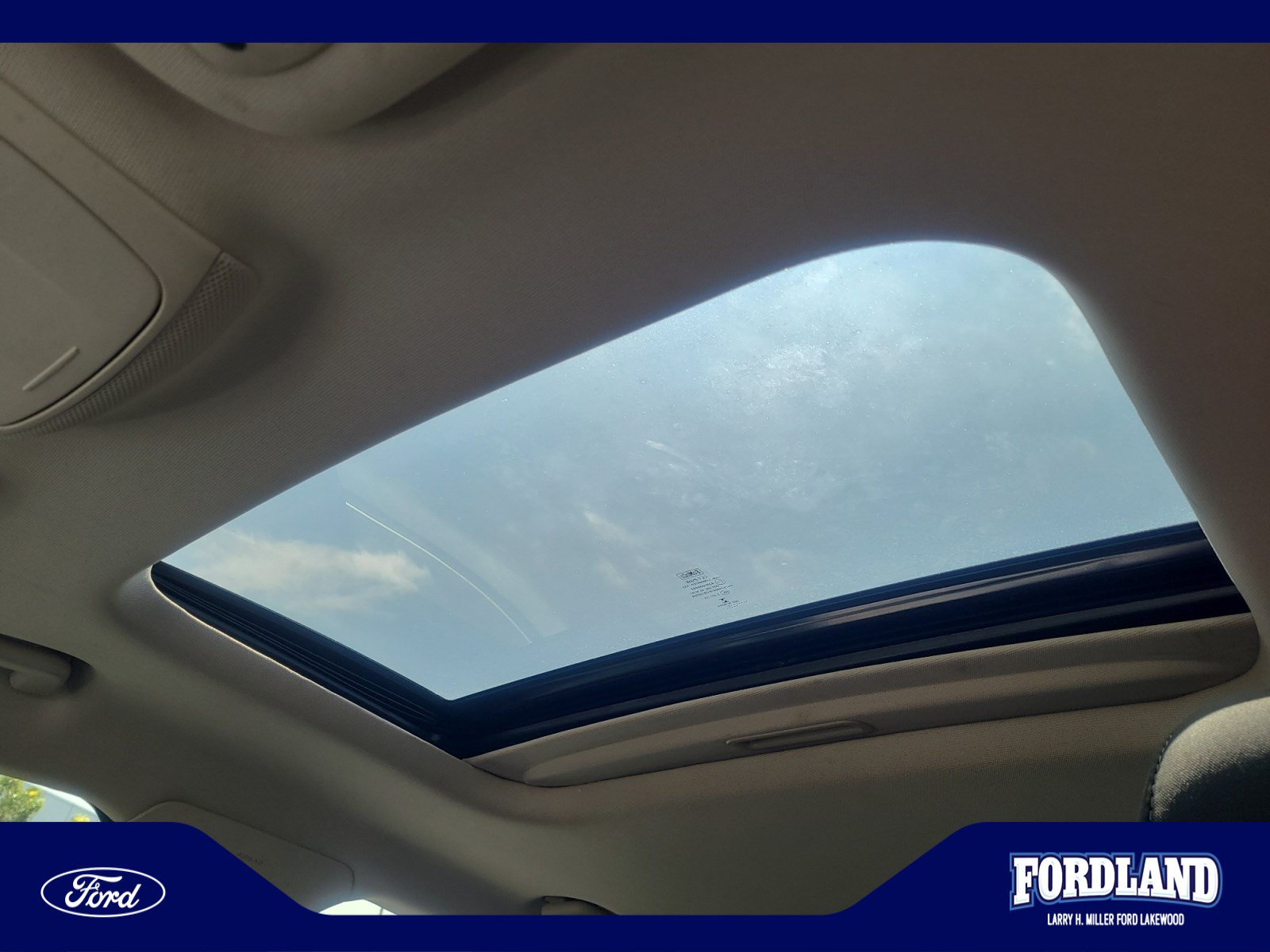 Used 2017 Ford Fusion SE w/ Fusion SE Technology Package FWD image 32