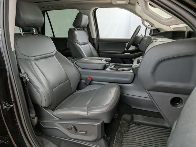 Used 2025 Ford Expedition Active image 22