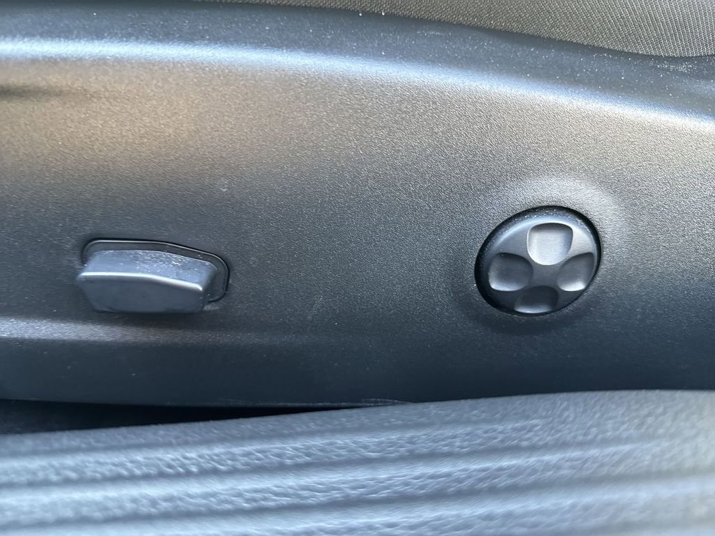 Used 2015 Dodge Challenger SRT Hellcat image 12