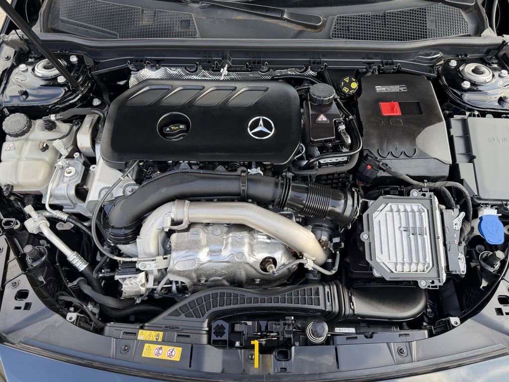 Used 2025 Mercedes-Benz CLA 250 4MATIC image 32