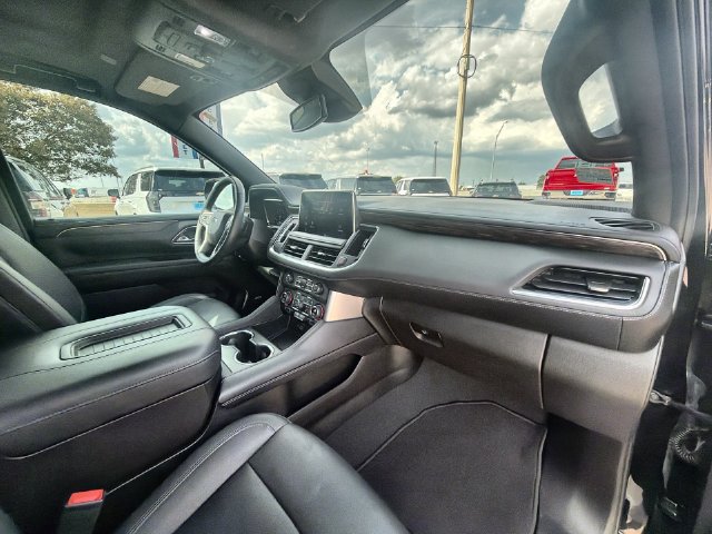 Used 2023 Chevrolet Tahoe Z71 w/ Luxury Package AWD/4WD image 28