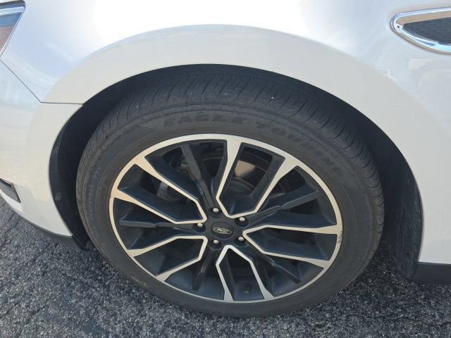 Used 2019 Ford Taurus Limited AWD/4WD image 11