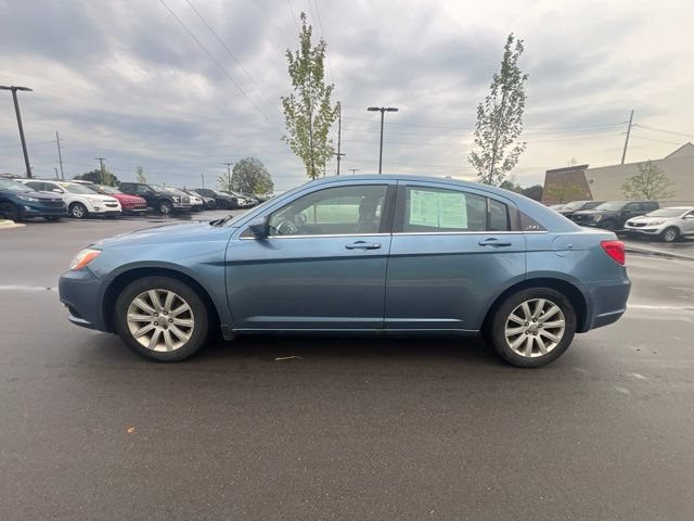 Used 2011 Chrysler 200 Touring FWD image 8