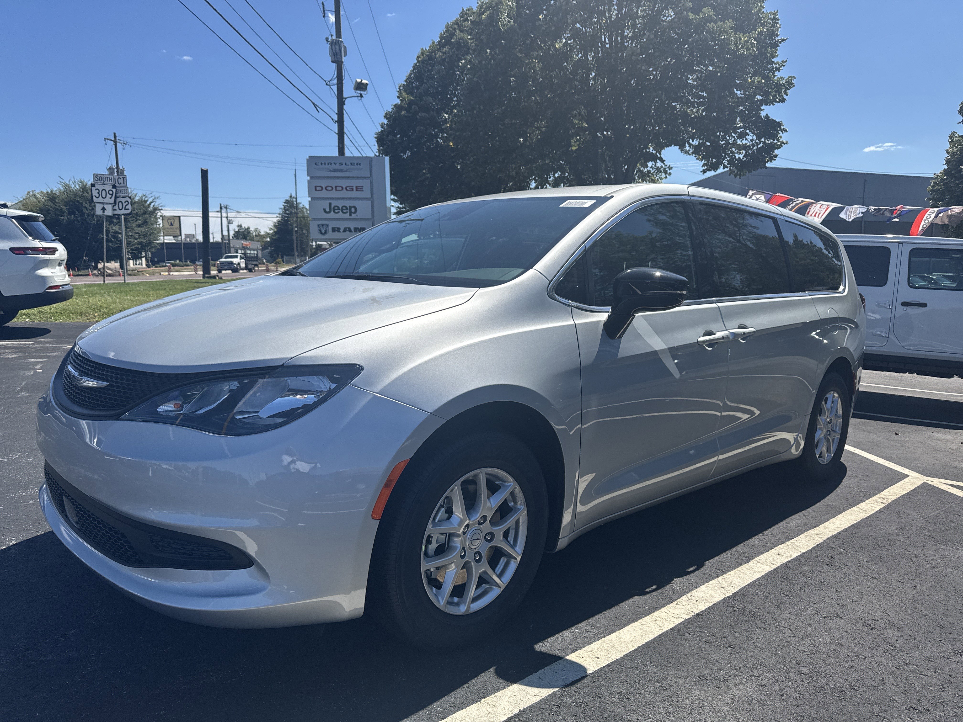New 2026 Chrysler Voyager LX image 3