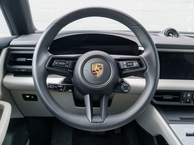Certified 2025 Porsche Macan Electric image 23