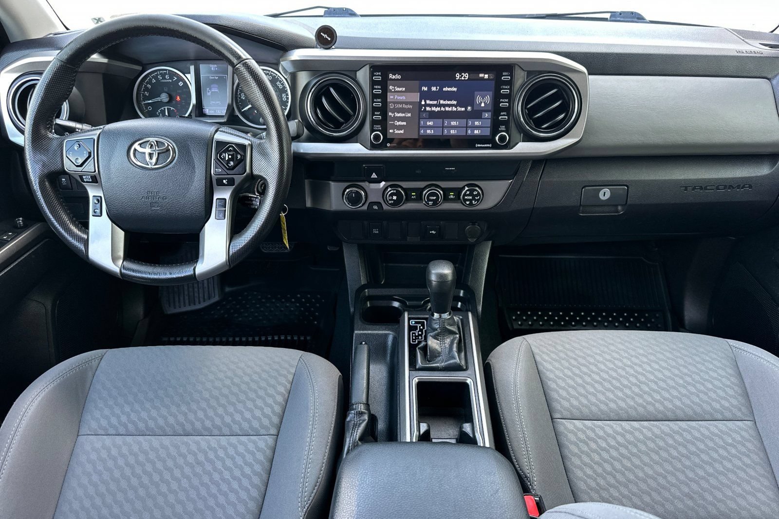 Used 2020 Toyota Tacoma SR5 AWD/4WD image 16