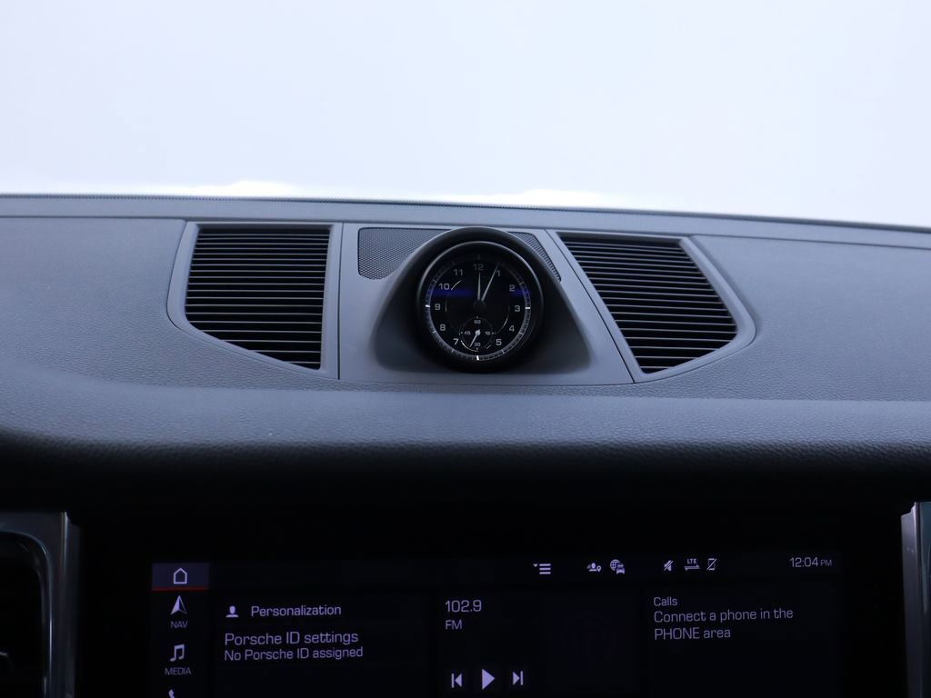 New 2025 Porsche Macan image 36