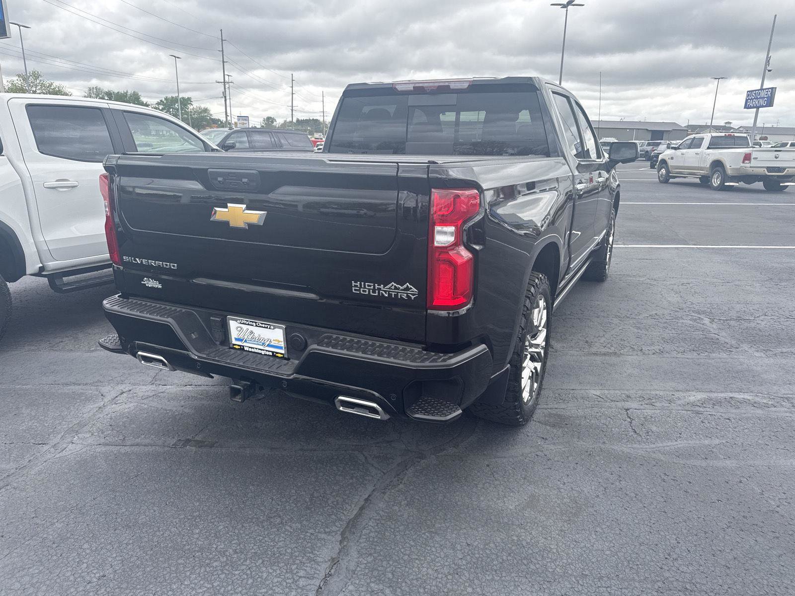 Used 2025 Chevrolet Silverado 1500 High Country AWD/4WD image 3