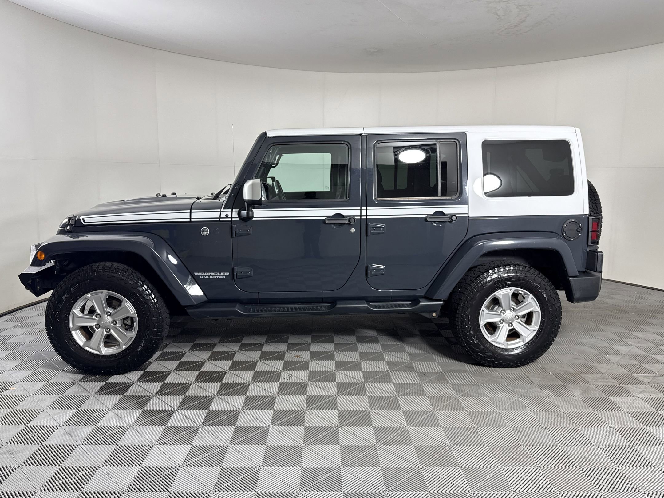 Used 2017 Jeep Wrangler Unlimited Sahara w/ Quick Order Package 24E Chief AWD/4WD image 2