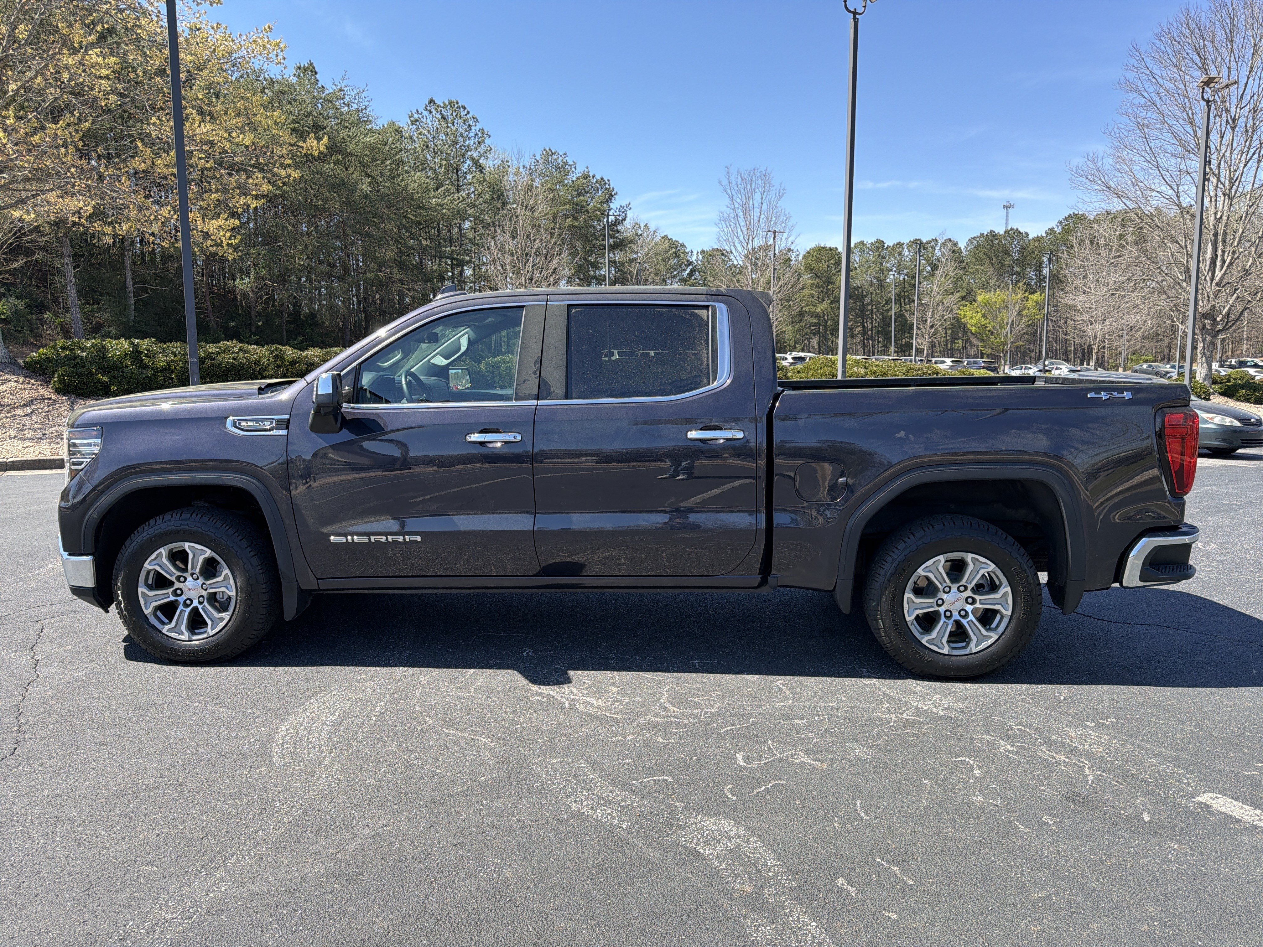 Used 2025 GMC Sierra 1500 SLT AWD/4WD image 8