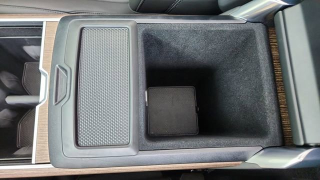 Used 2025 Land Rover Range Rover SE image 51