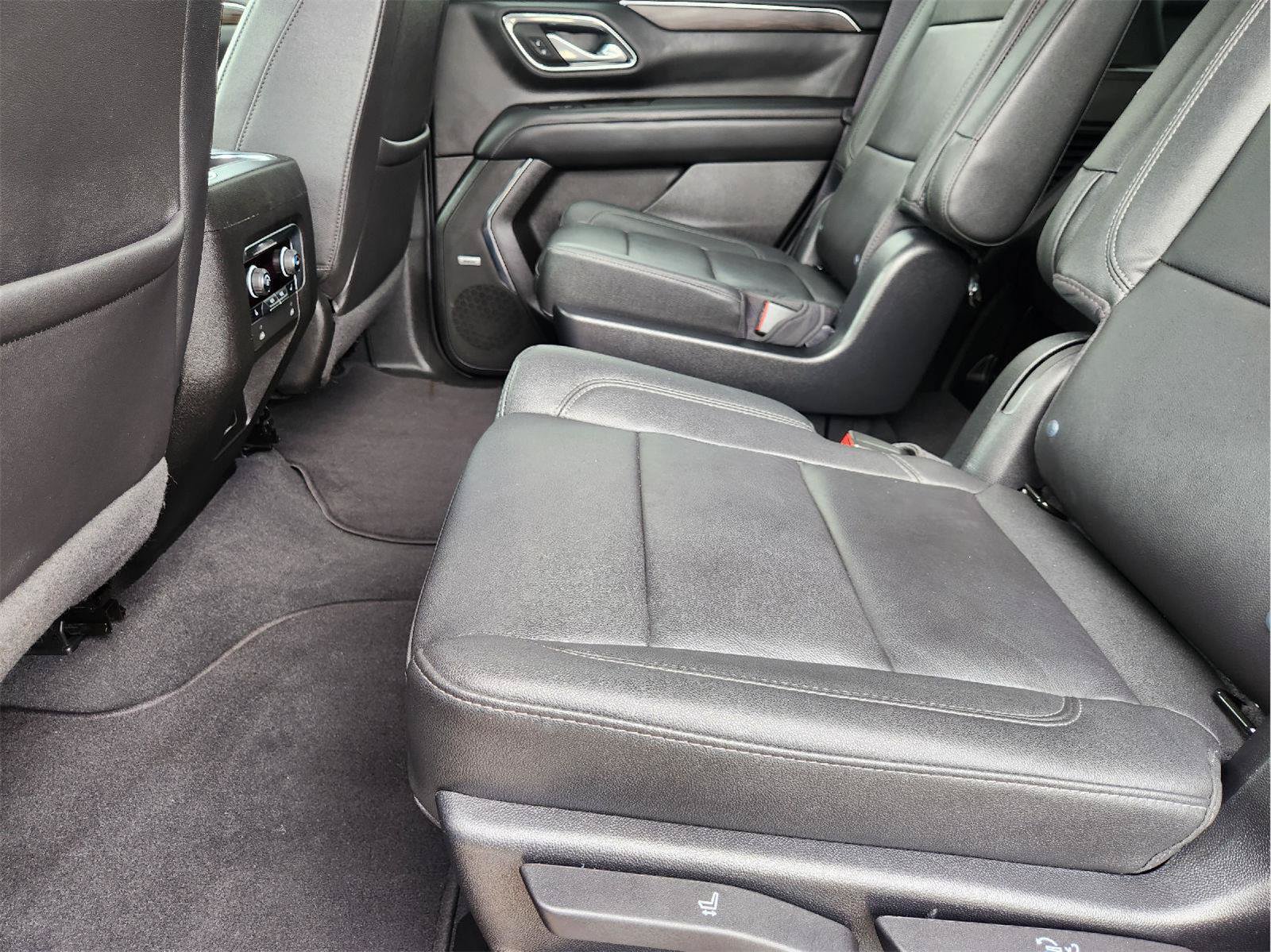 Used 2022 Chevrolet Tahoe LT w/ Luxury Package RWD image 30