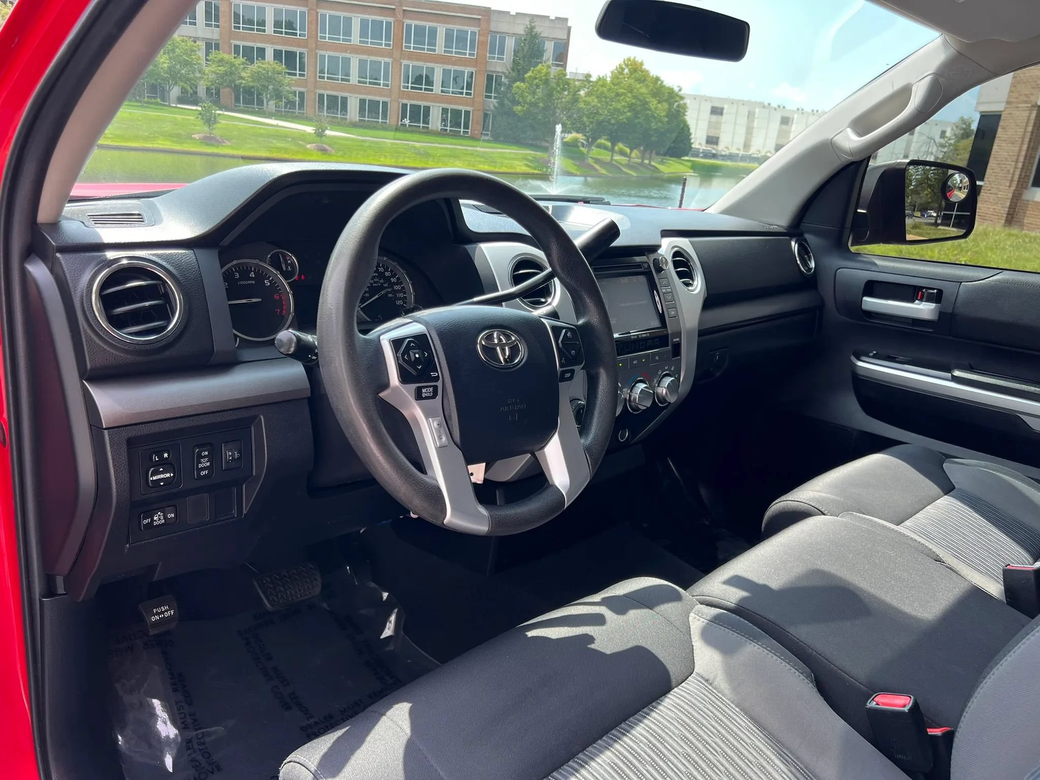 Used 2015 Toyota Tundra SR5 AWD/4WD image 15