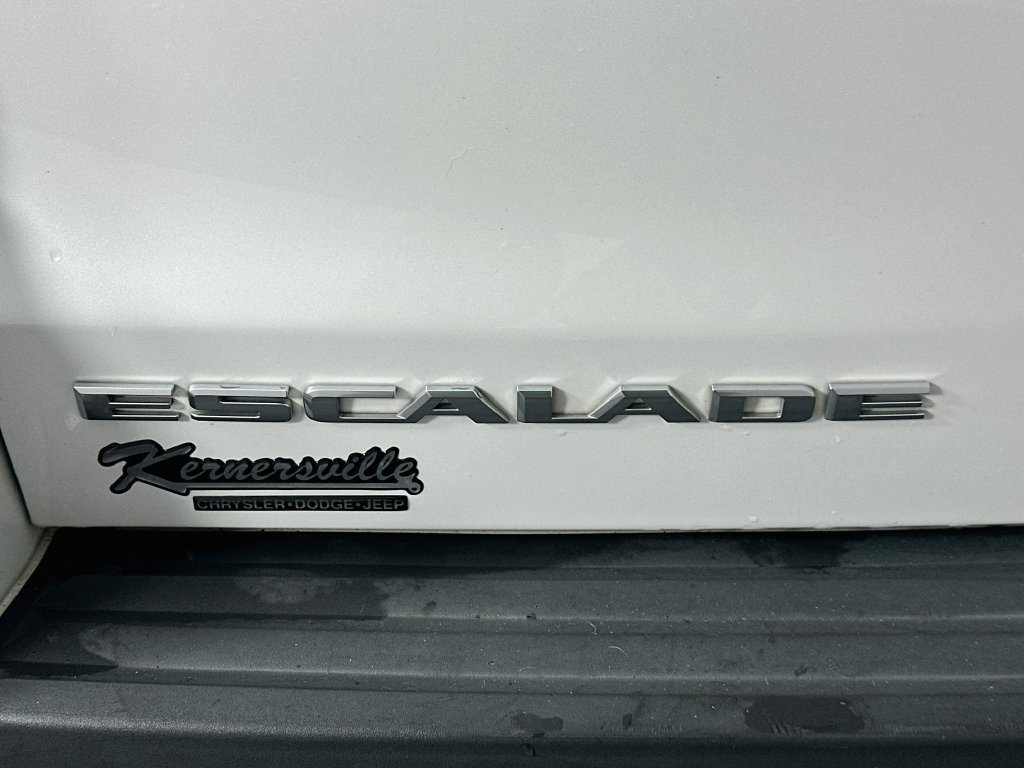 Used 2020 Cadillac Escalade Premium Luxury AWD/4WD image 29