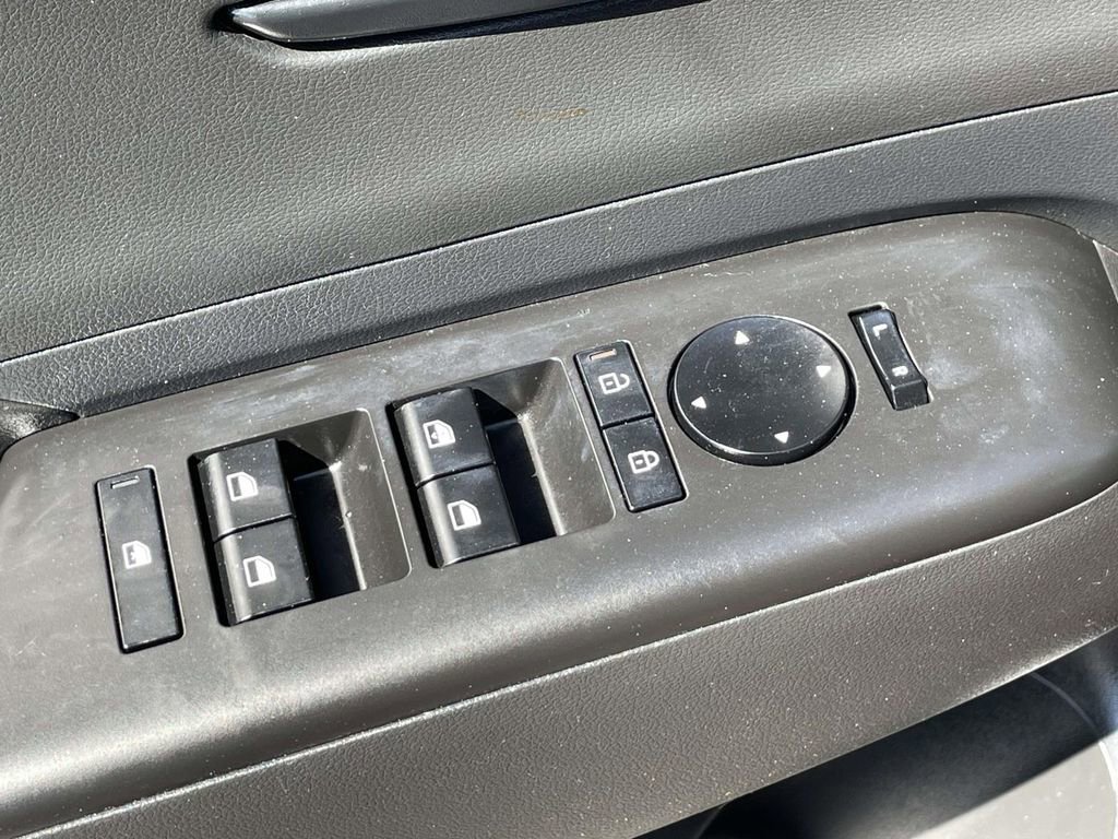 Used 2025 Hyundai Kona SEL FWD image 22