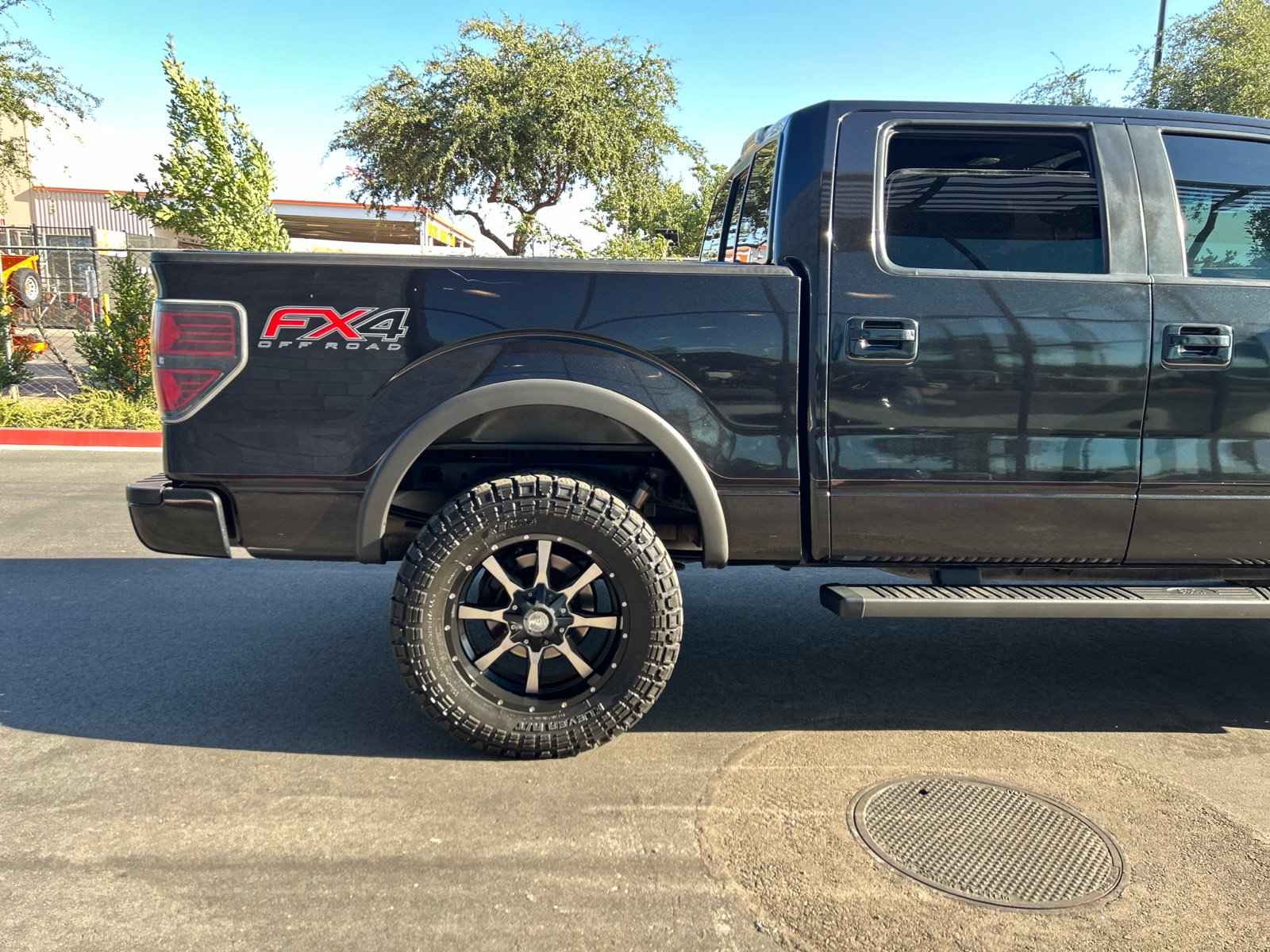 Used 2014 Ford F150 FX4 w/ Equipment Group 402A Luxury AWD/4WD image 11