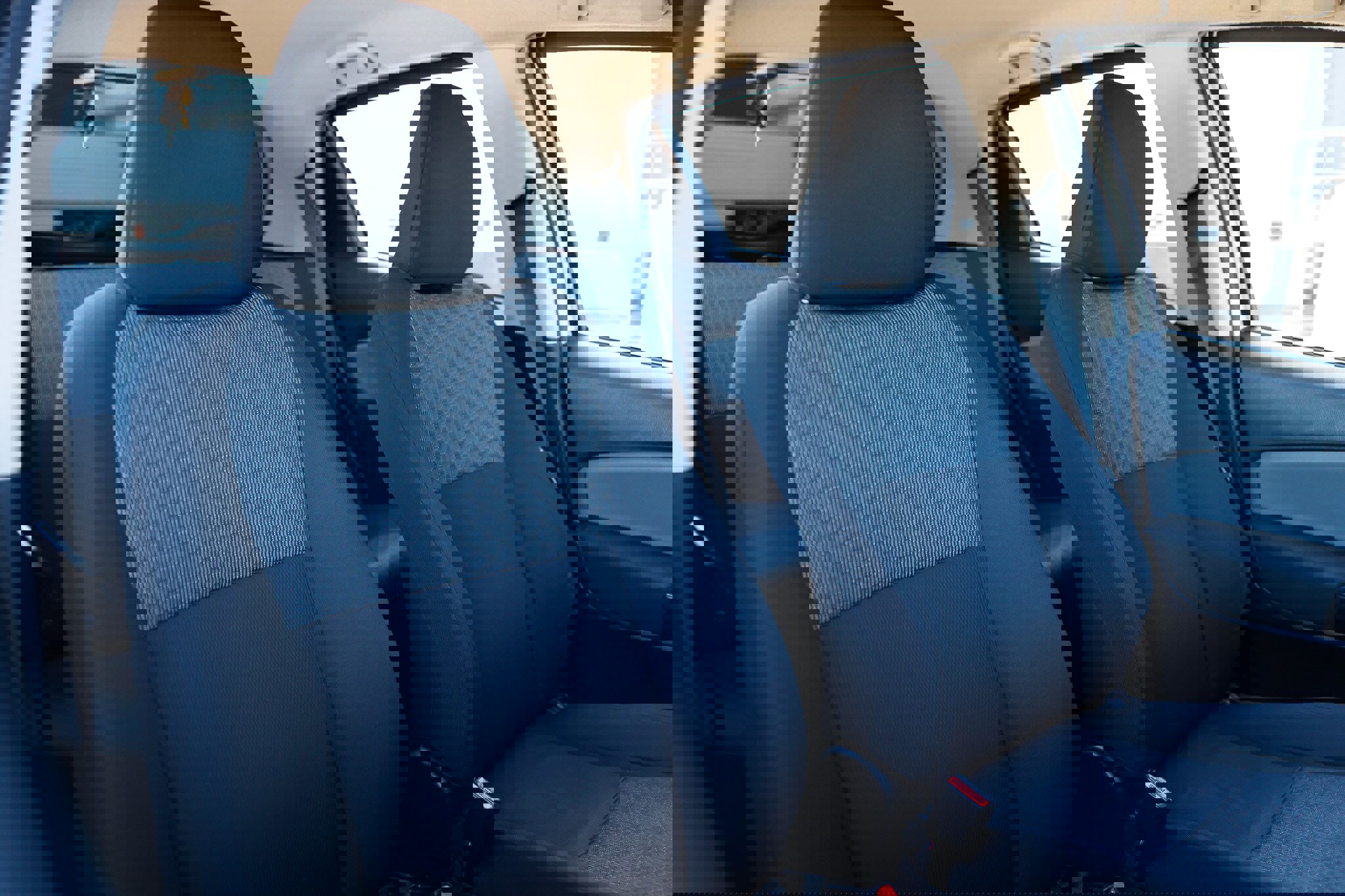 Used 2016 Toyota Yaris L image 19