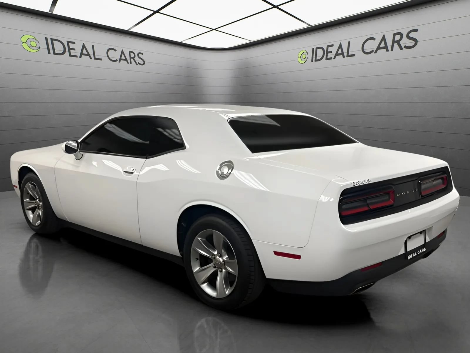 Used 2017 Dodge Challenger SXT RWD image 7