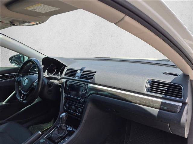 Used 2017 Volkswagen Passat 1.8T SE FWD image 19