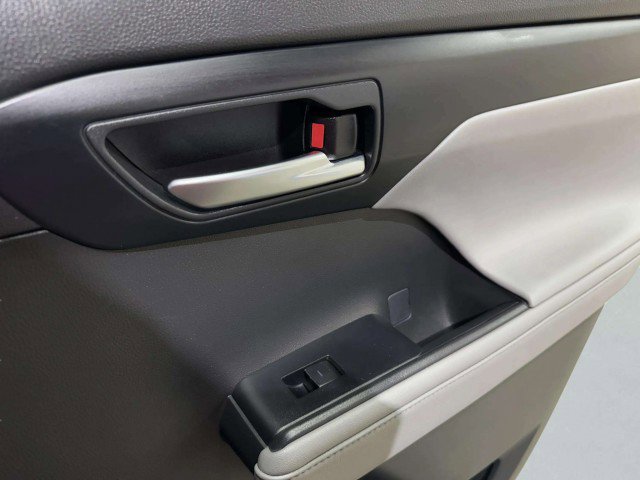 Used 2021 Toyota Highlander XLE image 56