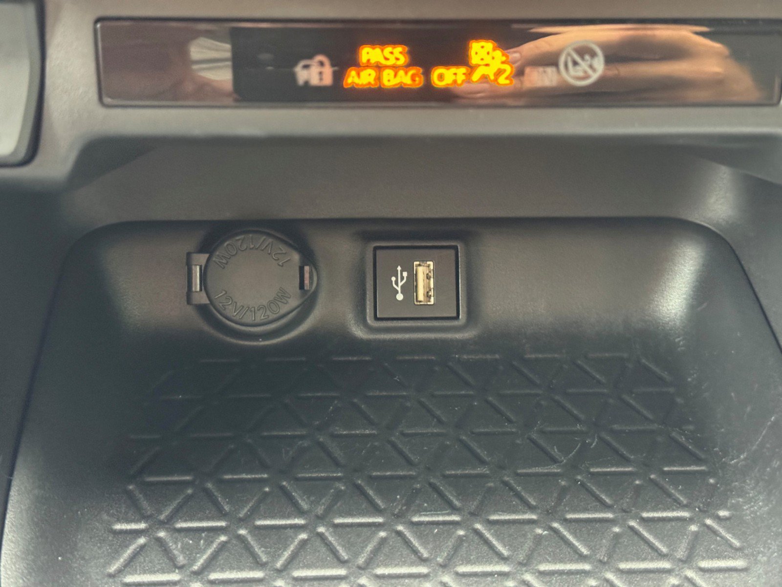 Used 2024 Toyota RAV4 XLE FWD image 25