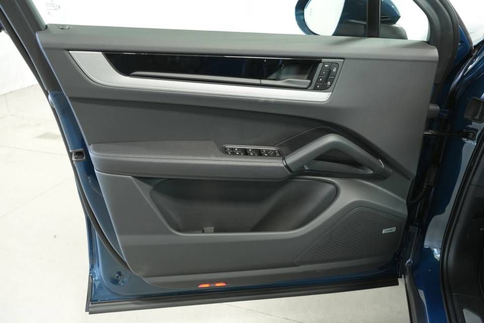 New 2026 Porsche Cayenne Coupe image 24