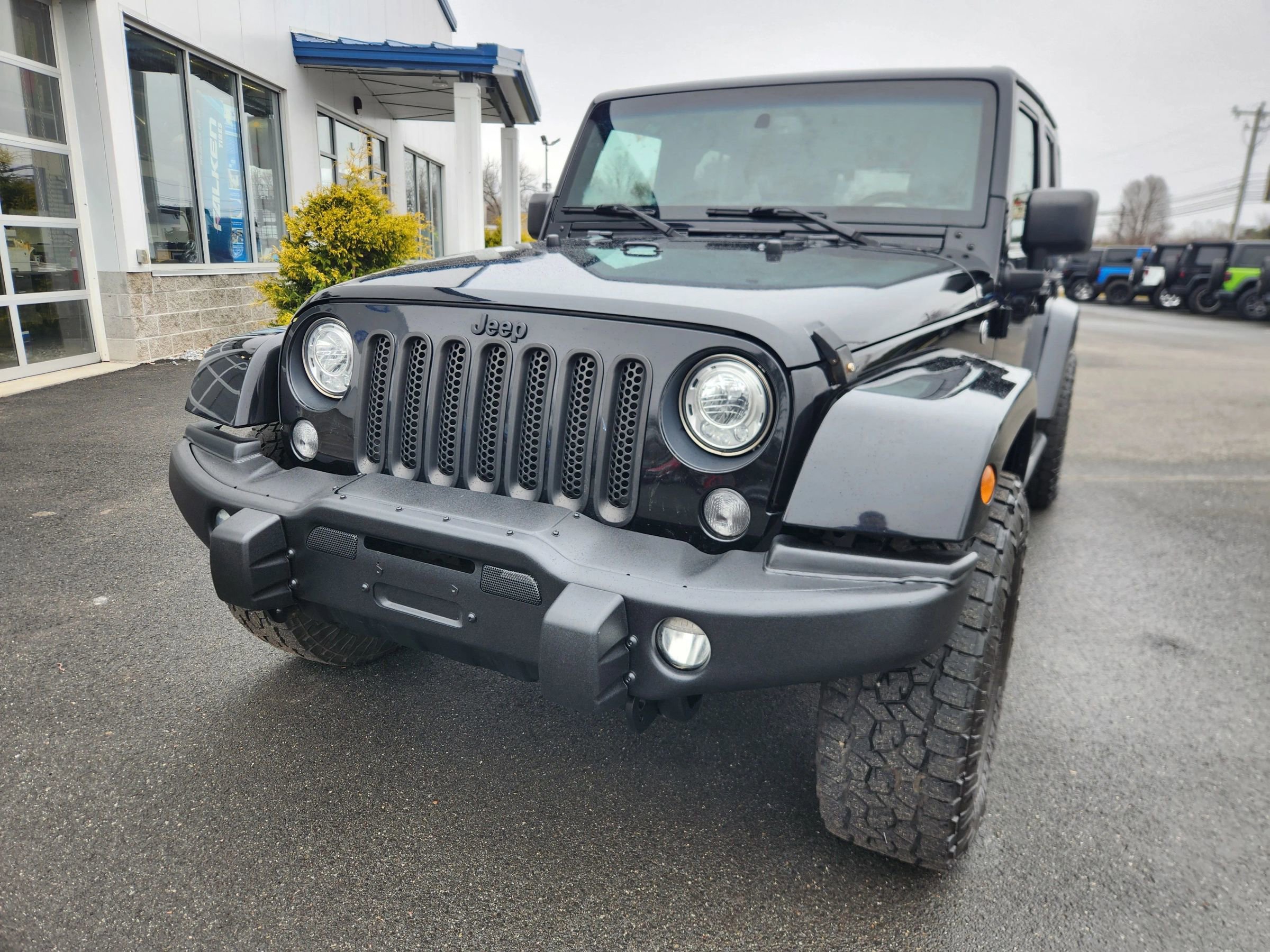 Used 2017 Jeep Wrangler Unlimited Sahara AWD/4WD image 4