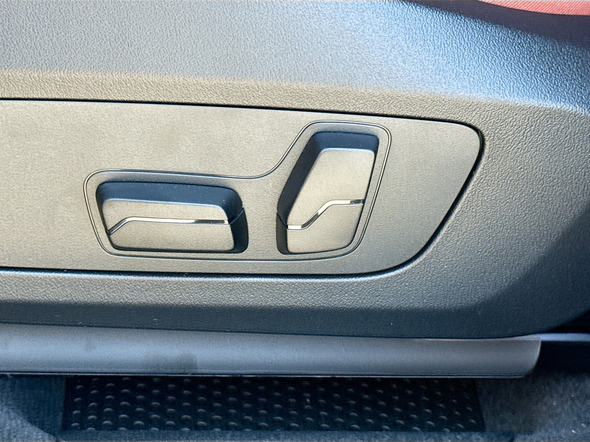 New 2026 BMW X2 xDrive28i w/ Technology Package image 24