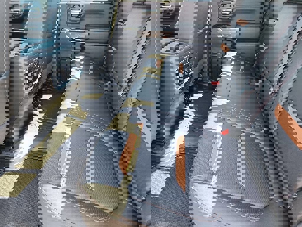 Used 2023 GMC Sierra 2500 AT4 w/ AT4 Preferred Package image 13