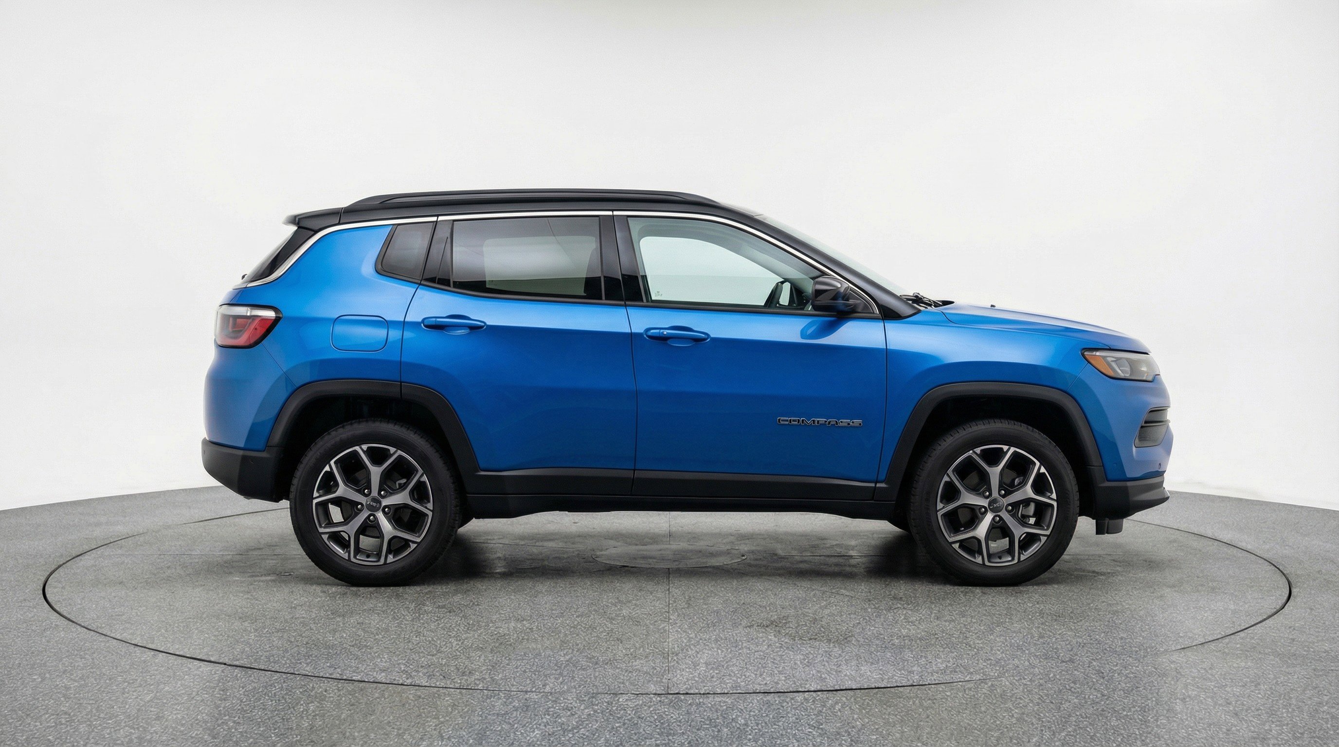 Used 2025 Jeep Compass Limited AWD/4WD image 11